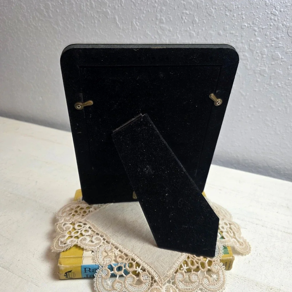Vintage 80s Gold Ornate Embossed Metal Picture Frame Tabletop Easel Back‎